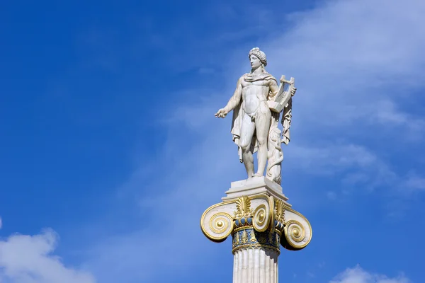 Estátua grega antiga em uma coluna — Fotografia de Stock