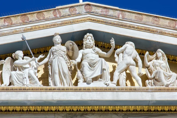 Griechisches Rhythmusgebäude mit Statuen — Stockfoto