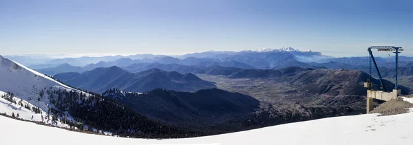 Zonnige dag op de top van een berg — Stockfoto