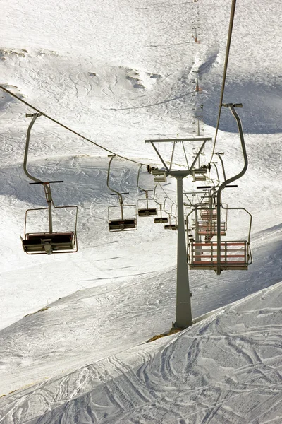 Ski lift üzerinde kayak merkezi — Stok fotoğraf