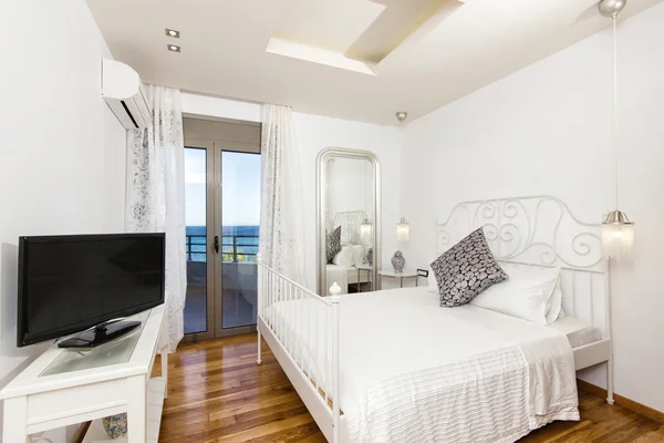 Camera da letto di lusso con splendida vista mare — Foto Stock