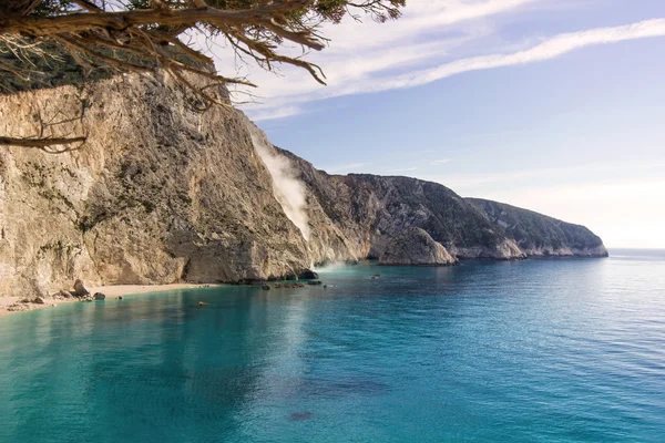 Nádherná pláž v řeckém ostrově — Stock fotografie