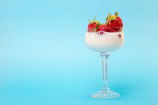 Fresh strawberries on a glass with cream — Stock Photo, Image