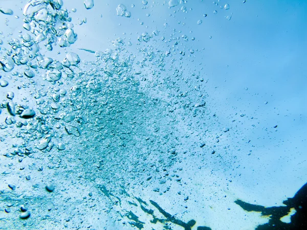 Niebieski wody z pęcherzyków powietrza — Zdjęcie stockowe
