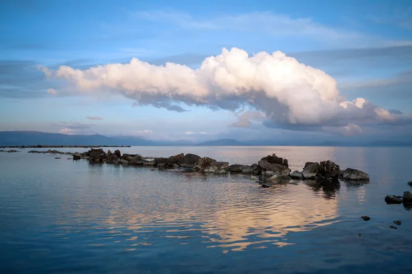 Morze odbicie chmur — Zdjęcie stockowe
