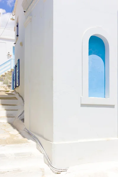 Белый дом на острове Тинос, Греция — стоковое фото