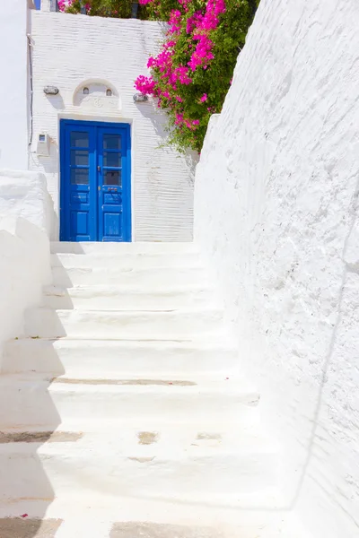 Escaleras blancas en Isla de Tinos, Grecia —  Fotos de Stock