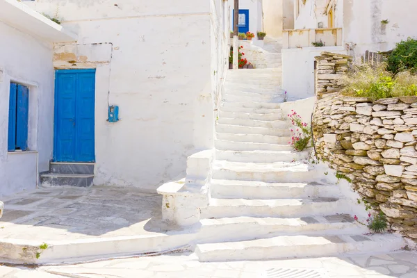 Traditionelle straße in tinos insel, griechenland — Stockfoto