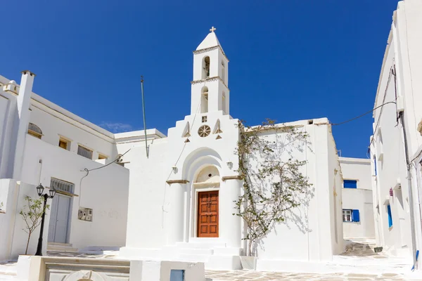 在蒂诺斯岛，希腊的白色教堂 — 图库照片