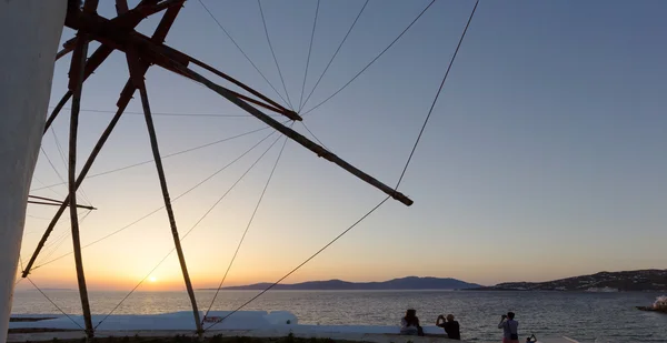 Por do sol dos moinhos de vento de Mykonos, Grécia — Fotografia de Stock
