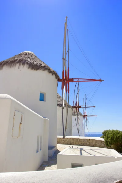 Moulins à vent traditionnels en Grèce — Photo