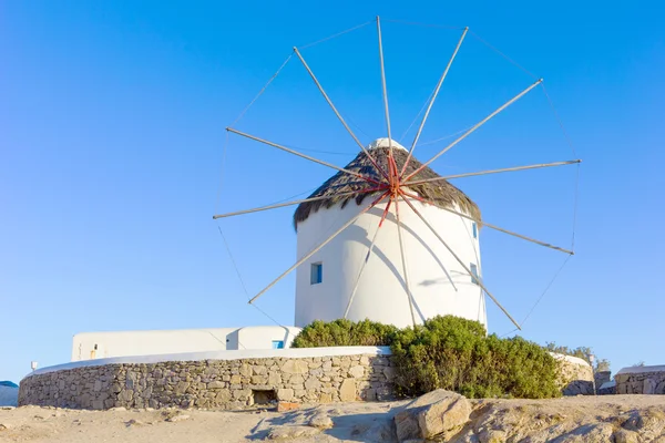 Traditional windmill in Mykonos — Stock Photo, Image