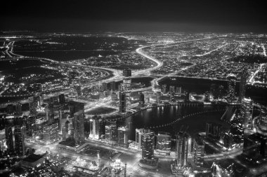 Dubai UAE - 18 Aralık 2017, gece Dubai şehri, Burj Khalifa manzaralı, en üst kat