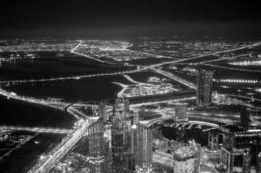 Dubai UAE - 18 Aralık 2017, gece Dubai şehri, Burj Khalifa manzaralı, en üst kat