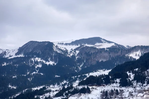 Paisaje Una Montaña Cubierta Nieve Cerca Del Pueblo Metsovo Grecia — Foto de Stock