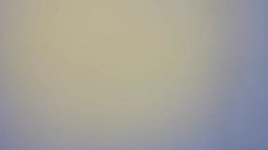 Yumuşak renkler. Farklı renk ve gölgelerin yanıp sönen arkaplanı. B rulosu.