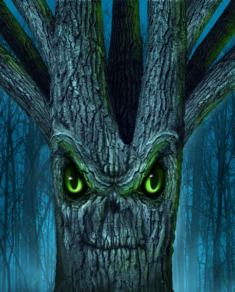 Дерево с привидениями — стоковое фото