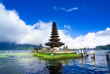 Pura ulun danu bratan, Świątynia wody na bali, Indonezja