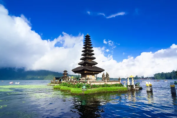 Pura ulun danu bratan, ett vatten tempel på bali, Indonesien Royaltyfria Stockbilder