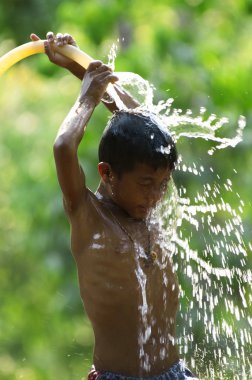 Çocuk cools kendisini tanıtmış-off
