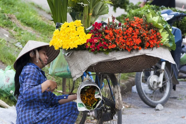 Blomsterhandler på Quang Ba-markedet – stockfoto