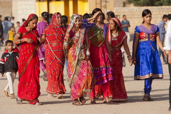 Vrouwen op de woestijn festival — Stockfoto