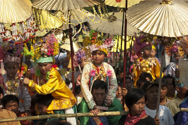 Ceremonii święcenia początkujący buddyjskiej — Zdjęcie stockowe