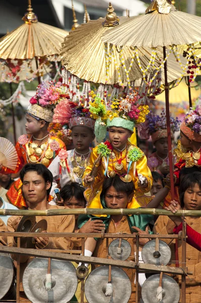 Buddhistické ceremonie vysvěcení Nováček — Stock fotografie