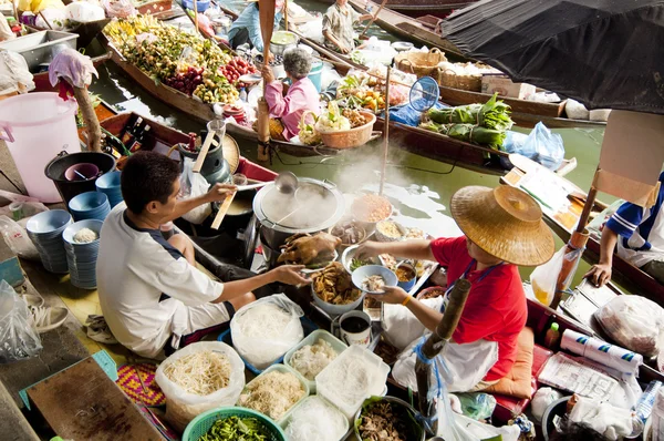 Drijvende markt in Damnoen saduak — Stockfoto