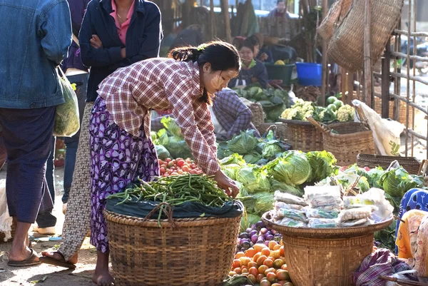 Nyaung-u ринку, М'янма — стокове фото