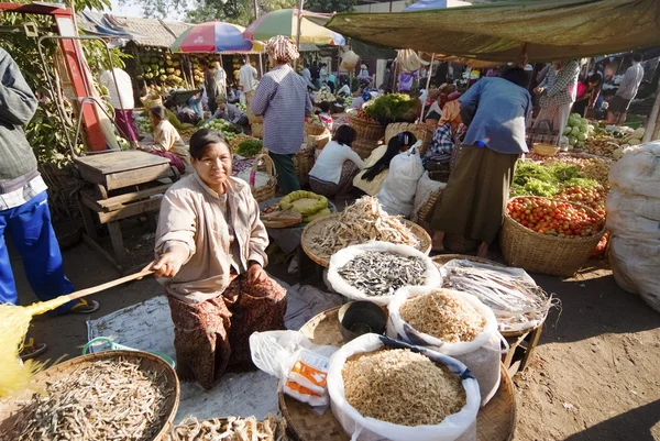 Nyaung-u markt, myanmar — Stockfoto