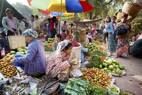 Nyaung-u markt, myanmar — Stockfoto