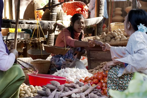 Nyaung-u markt, myanmar — Stockfoto