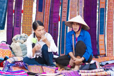 ha Pazar bac müşterilere satıcıları gözlemek
