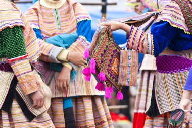 bac Hmong kadınlar pazarı ha