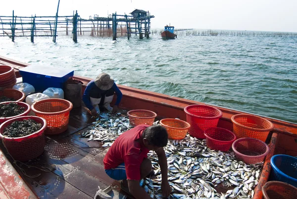 Fishermen rest on board — Stock Photo, Image