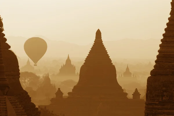 Alba sulle pagode di Bagan — Foto Stock