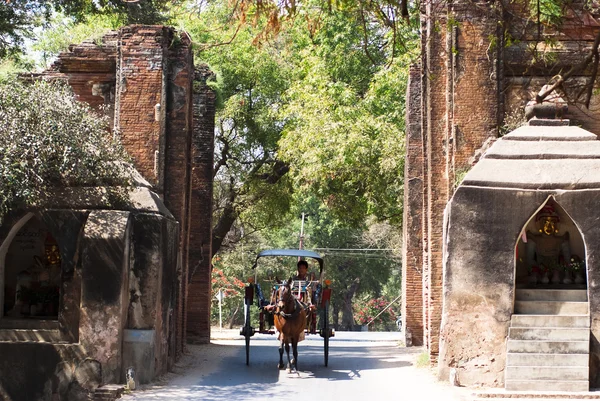 Carriage at the Tharabar Gate — Stock Photo, Image