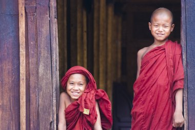 Acemiler, shwe yan phe monaster