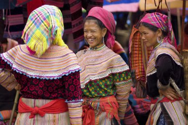 hilltribe kadınlar konuşmak