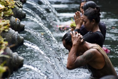 tapanların duşa tirta empul Tapınağı'nda