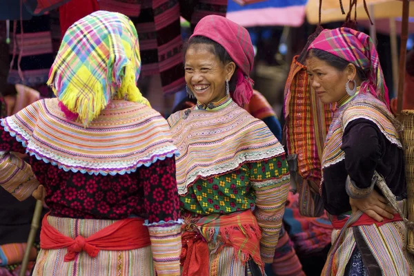 Hilltribe women talk to each other — Stock Photo, Image