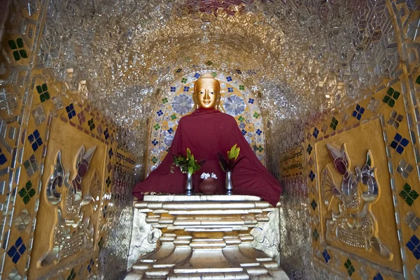 Buddha image at Thale Oo Monastery — Stock Photo, Image