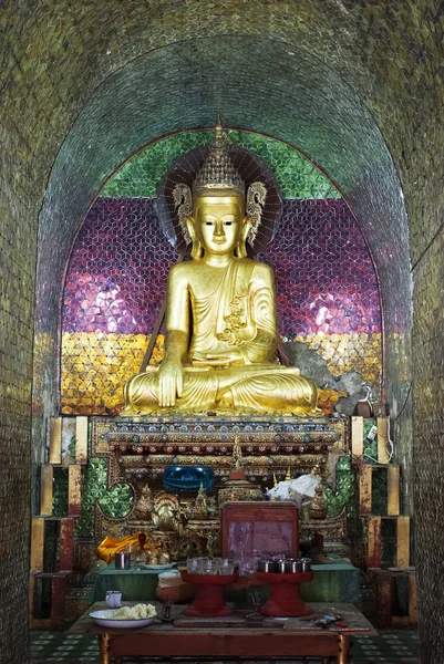 Boeddha beeld in thale oo klooster — Stockfoto