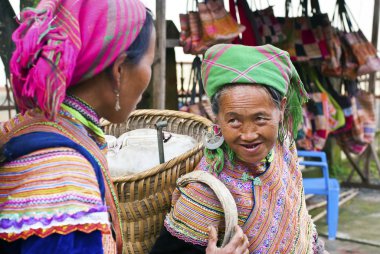 bac Hmong kadınlar pazarı ha