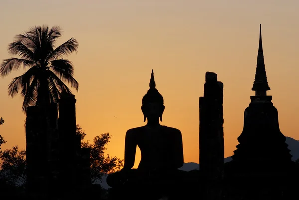 Silhuett av sittande buddha — Stockfoto