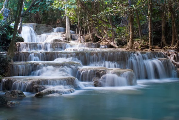 Cachoeiras em cascata de pequenas falésias — Fotografia de Stock