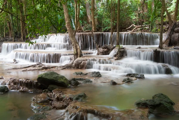 Waterfalls cascading off small cliffs — Stock Photo, Image