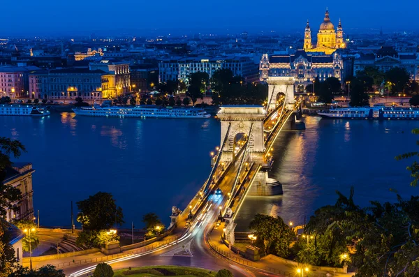 Szechenyi Ланцюгового моста і Дунай річки, Будапешт — стокове фото