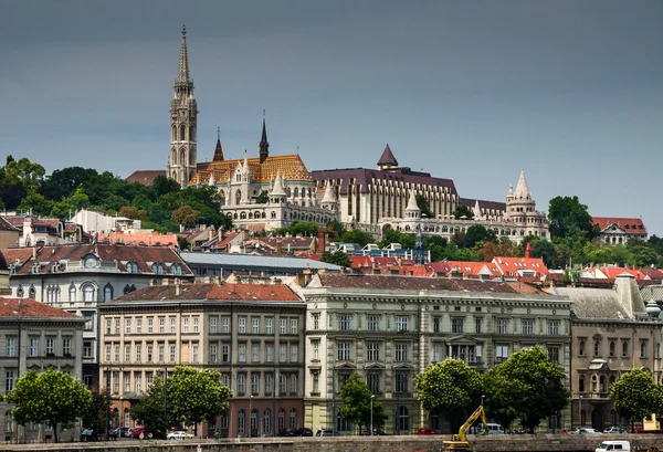 Buda und matthias church. alte stadt von budapest, ungarisch. — Stockfoto